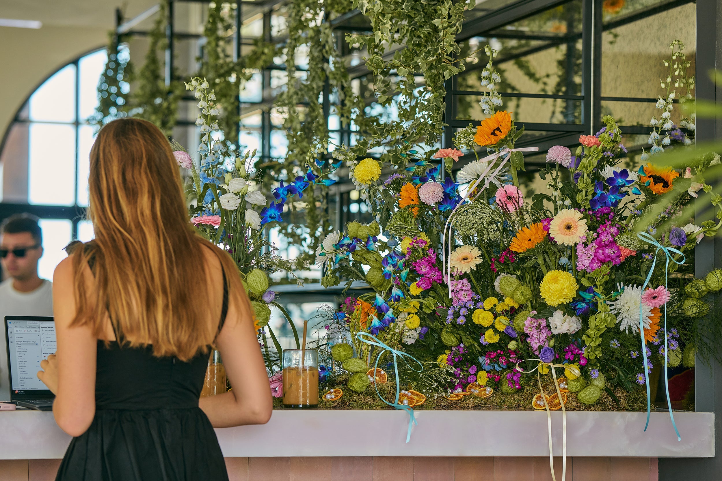 Flower Shop in Sharjah: Where Fresh Flowers Meet Thoughtful Gifting 🌸